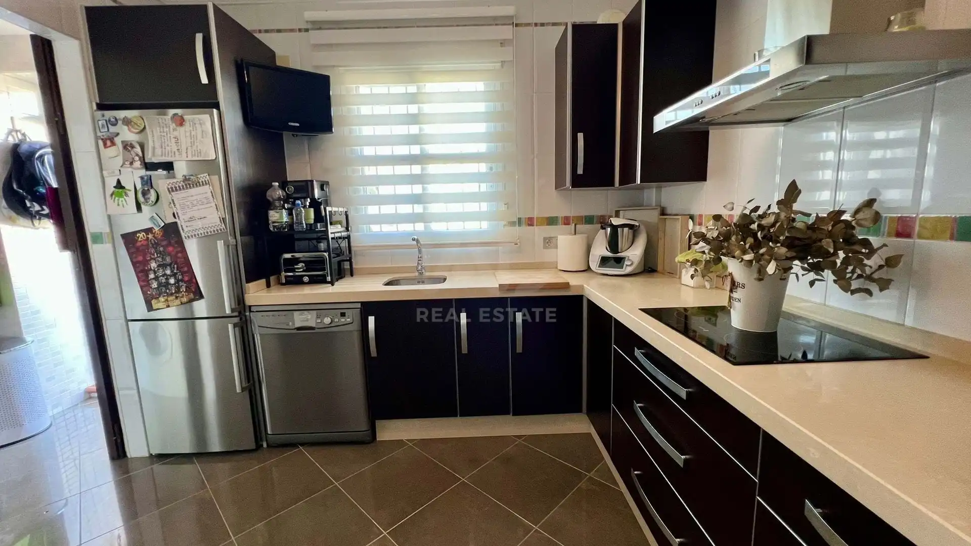 Küche von Dachboden zum Verkauf in Lepe mit Klimaanlage und Heizung