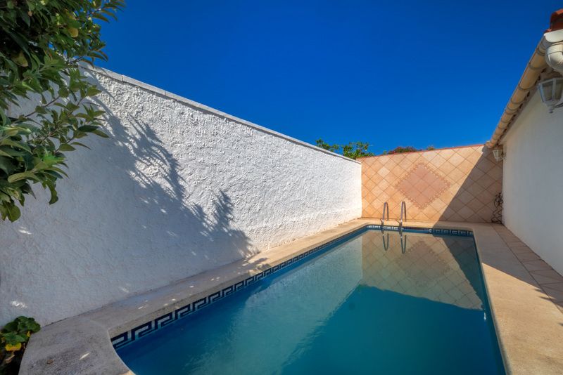 Piscina de Casa o xalet en venda en Empuriabrava amb Aire condicionat, Calefacció i Jardí privat