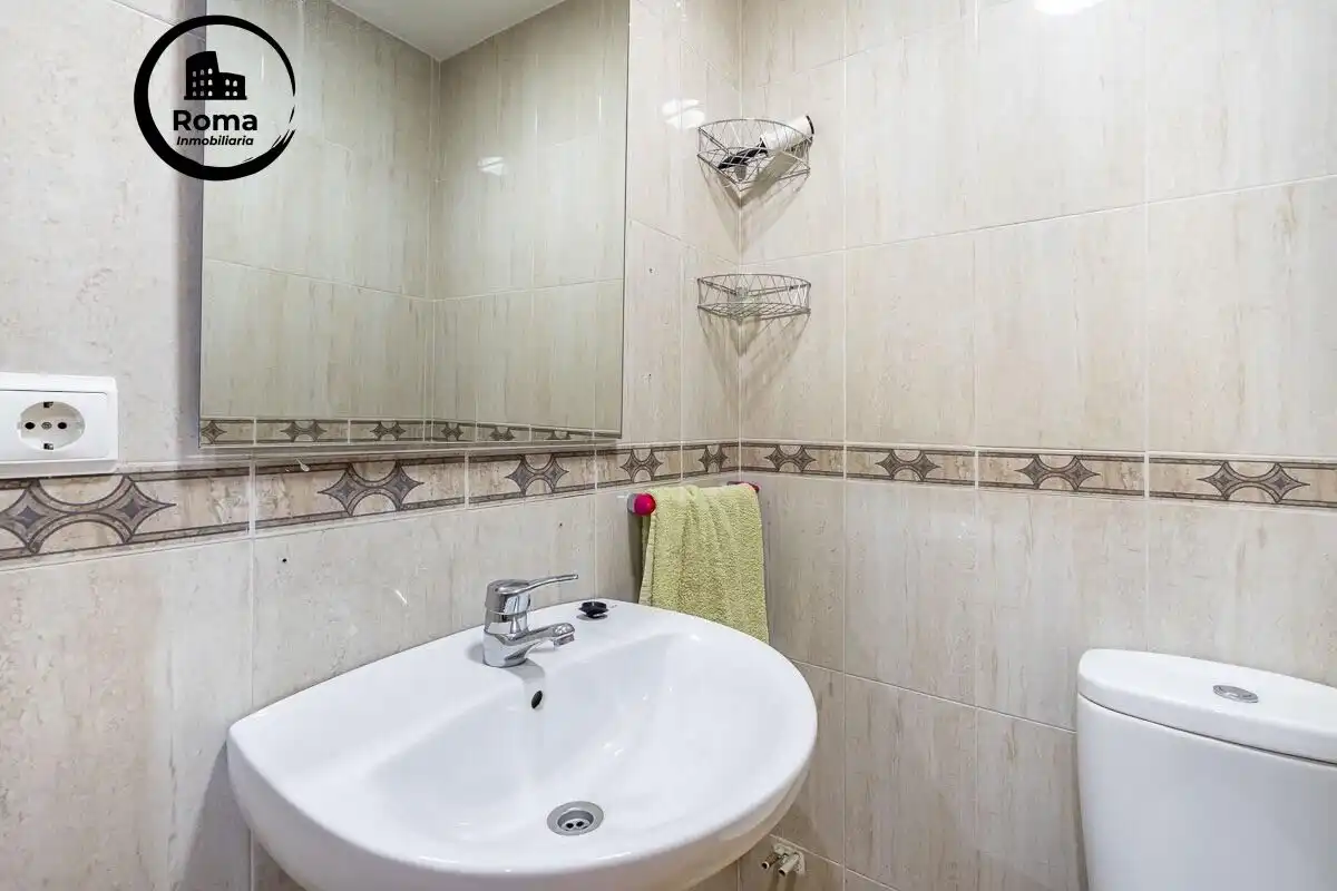 Baño de Piso en venta en Las Gabias con Aire acondicionado, Balcón y Piscina comunitaria