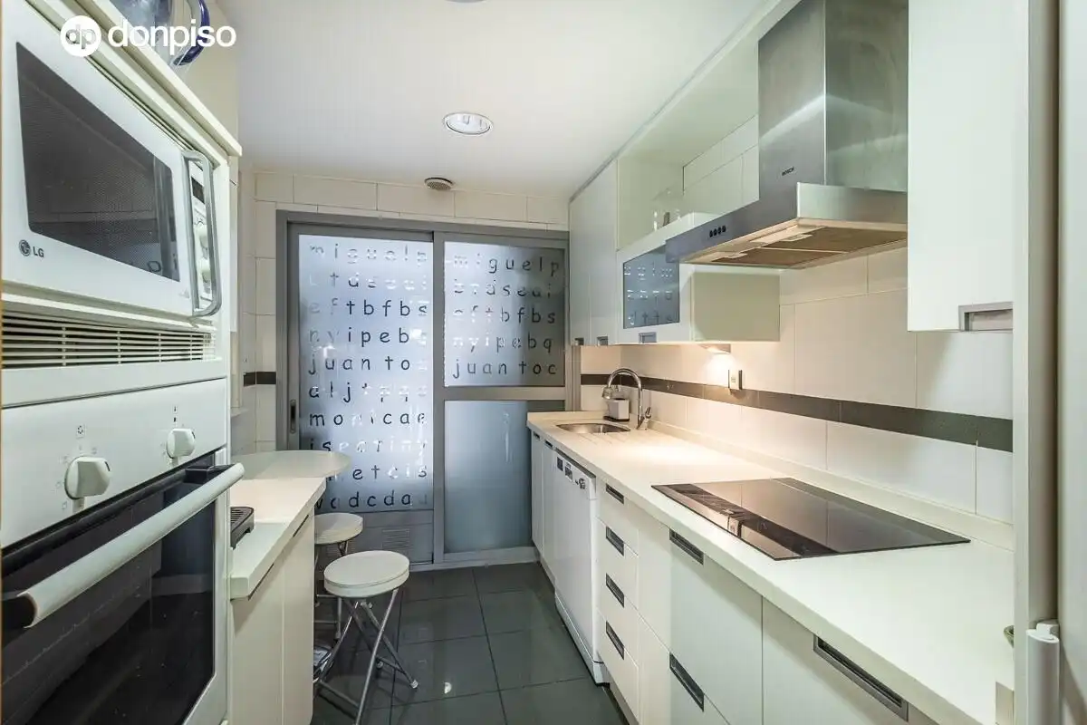 Kitchen of Flat for sale in Granada  with Air Conditioner and Heating