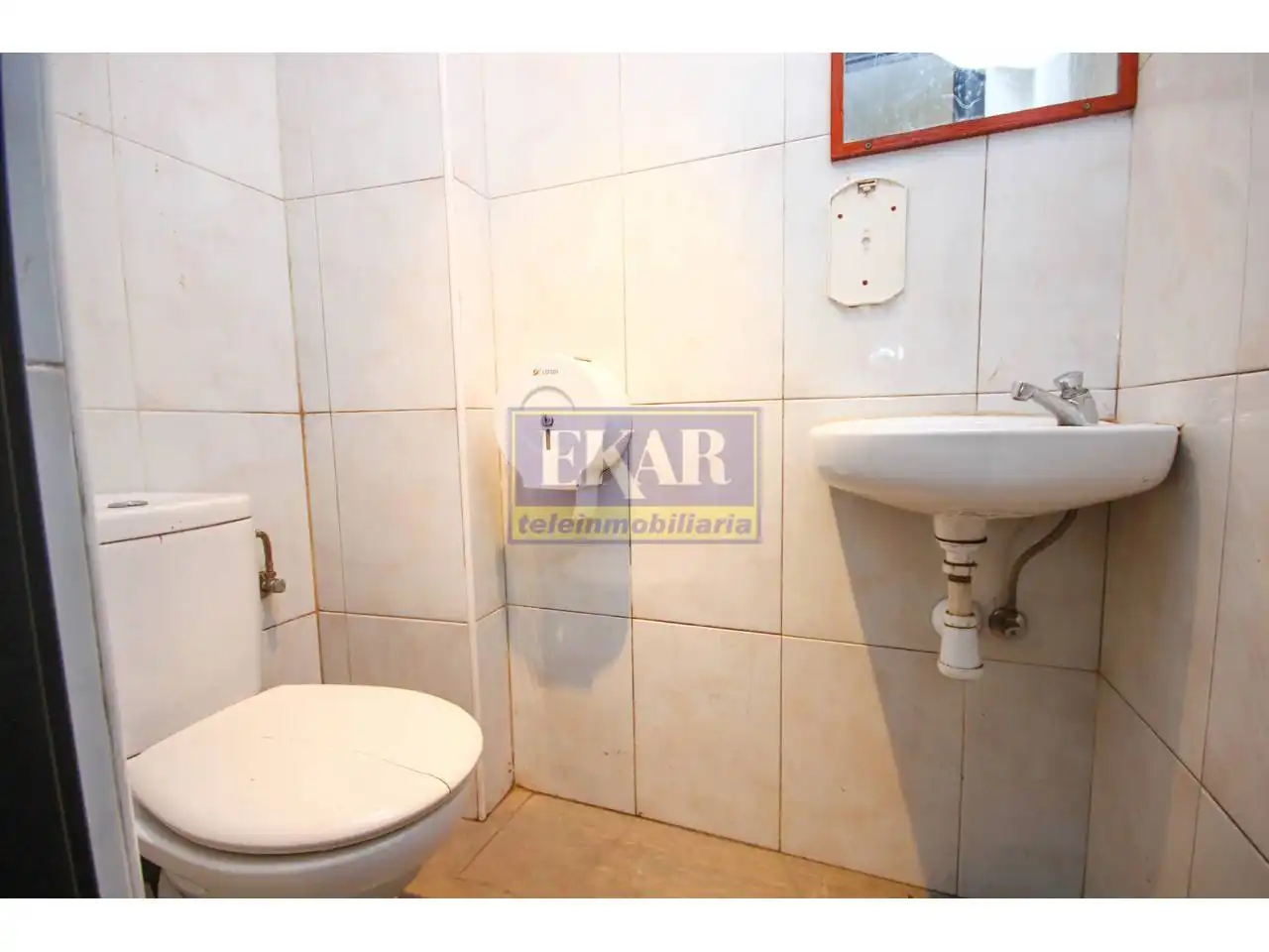 Bathroom of Commercial properties for sale in Irun 
