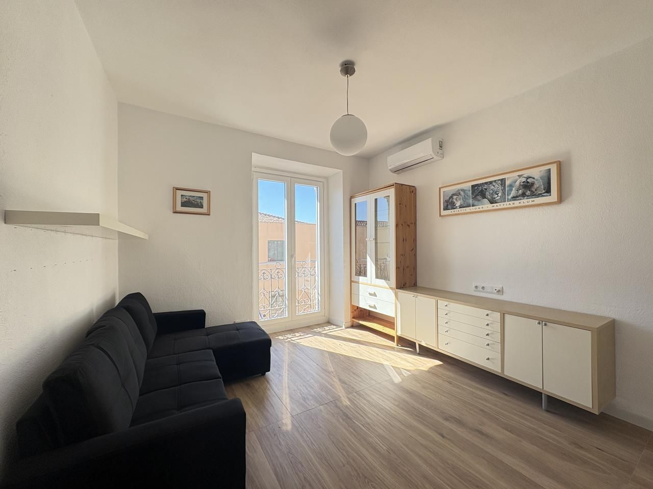 Living room of Flat to rent in  Madrid Capital  with Air Conditioner, Furnished and Balcony