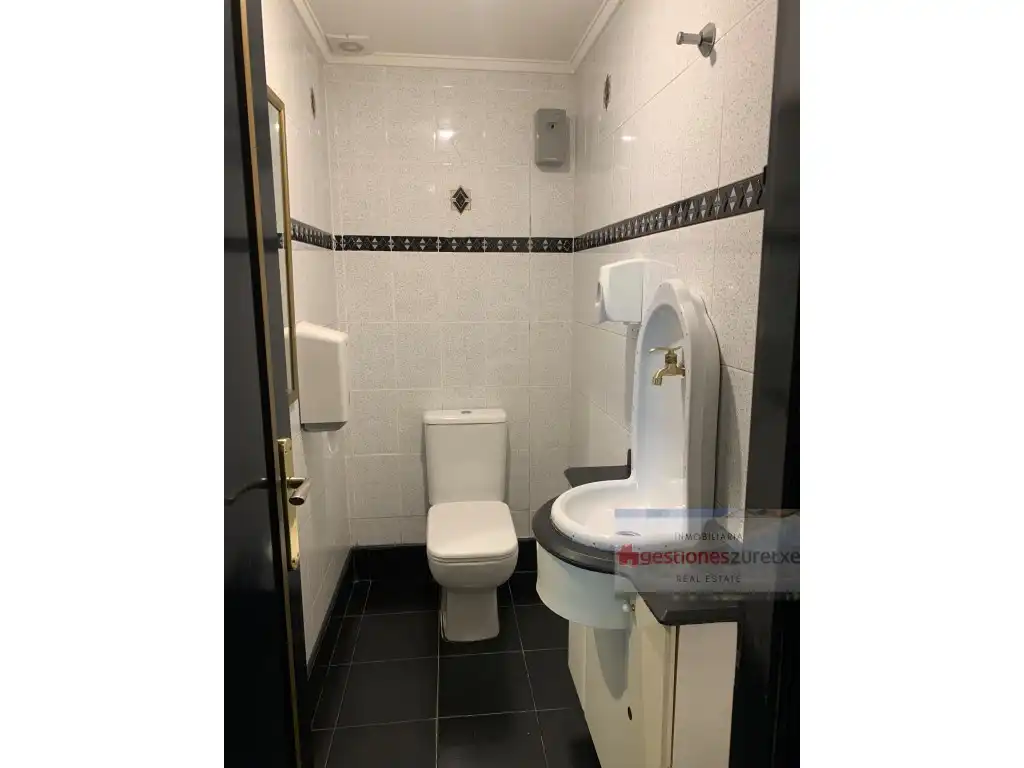 Badezimmer von Geschaftsraum zum Verkauf in Bilbao 