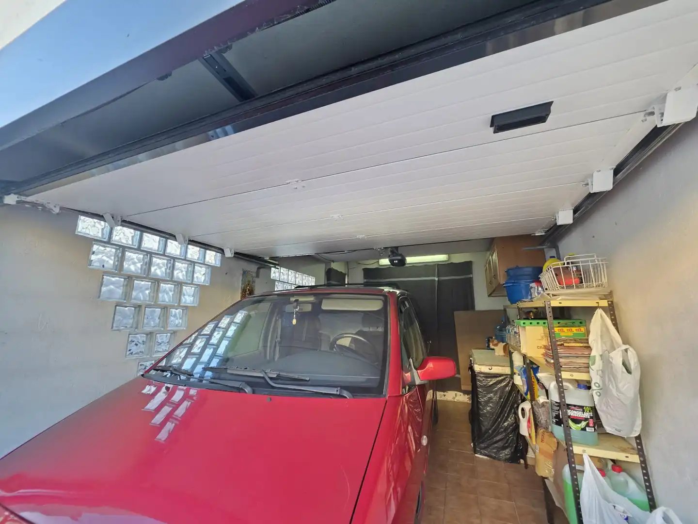 Parking de Casa adosada en venta en Ciudad Real con Calefacción, Jardín privado y Piscina
