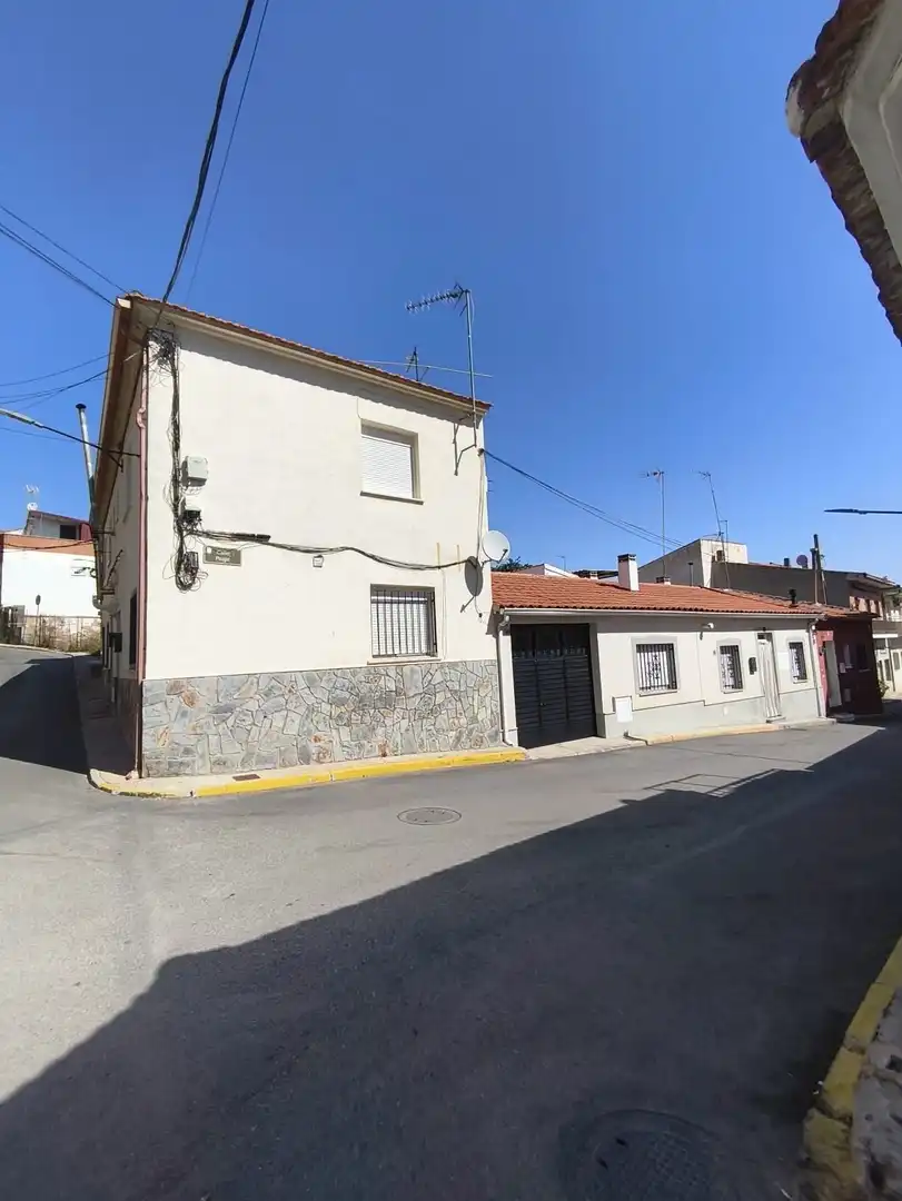 Vista exterior de Casa o chalet en venta en Campo Real con Calefacción y Amueblado