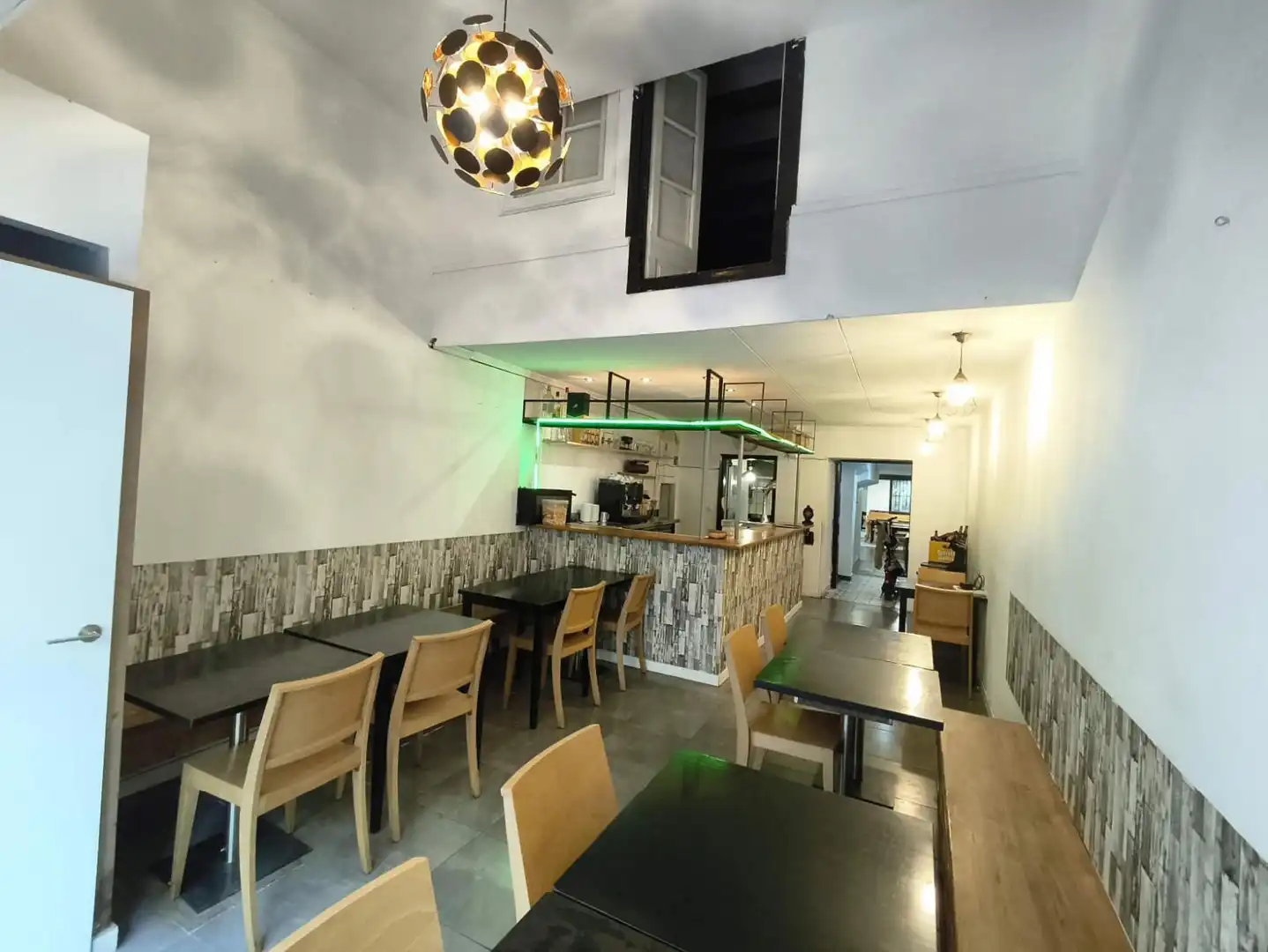 Business premises for transfer in Sants - Montjuïc, imagen 4