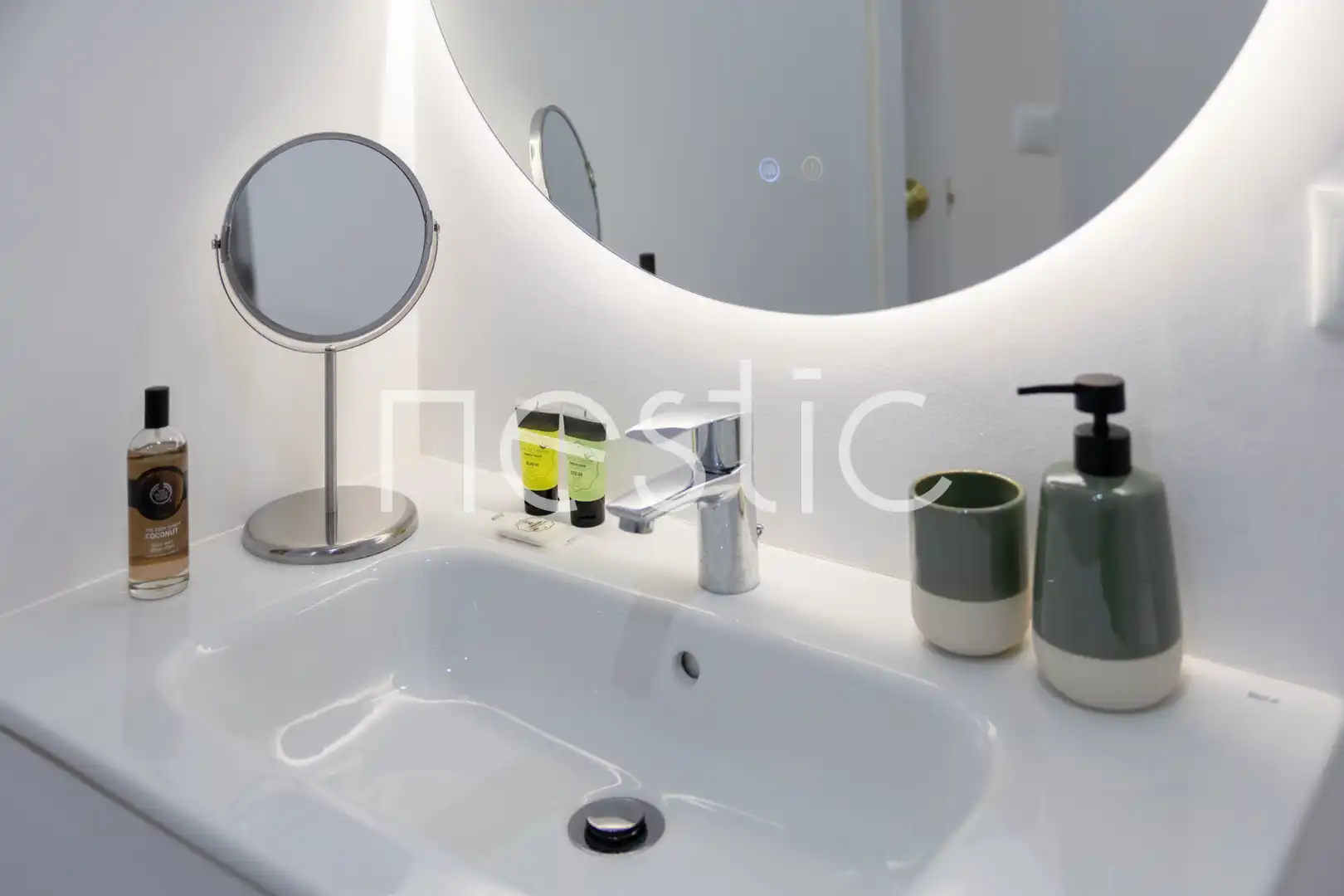 Baño de Apartamento de alquiler en Madrid con Aire acondicionado, Calefacción y Amueblado