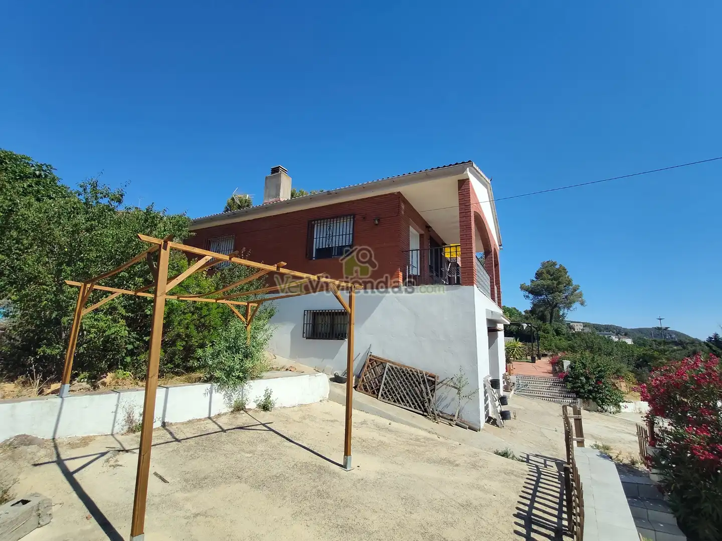 Vista exterior de Casa o xalet en venda en Vallirana amb Aire condicionat, Calefacció i Jardí privat