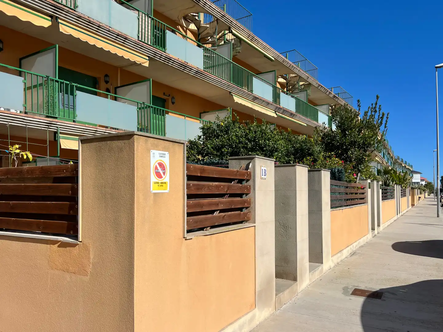 Vista exterior de Piso en venta en Amposta con Jardín privado, Terraza y Amueblado
