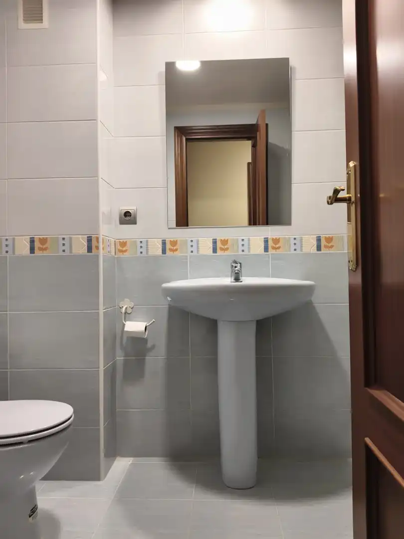 Baño de Piso de alquiler en Liérganes con Calefacción, Terraza y Trastero