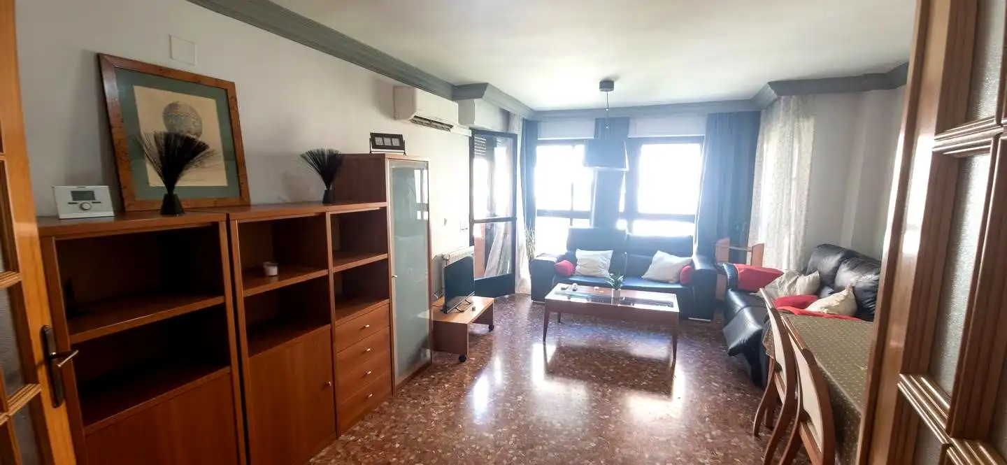 Sala d'estar de Pis de lloguer en Valencia amb Aire condicionat, Terrassa i Moblat