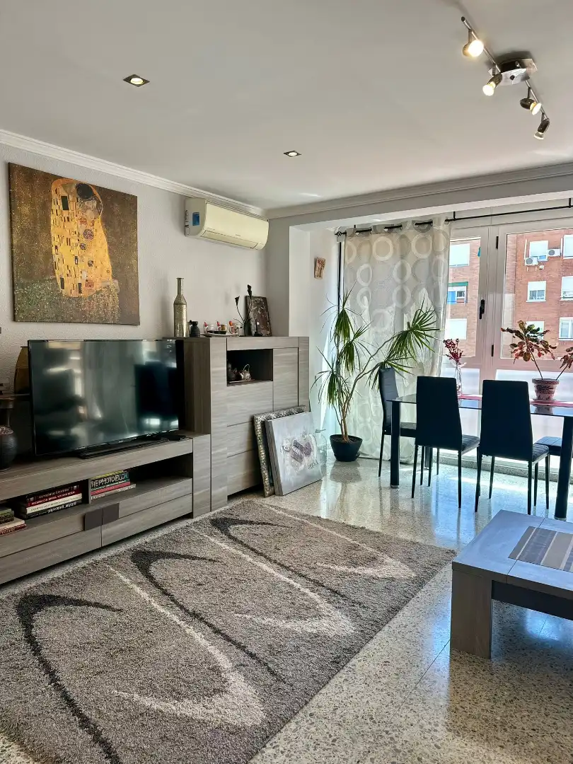Flat with terrace for sale in Carrer de Godofred Ros, imagen 4