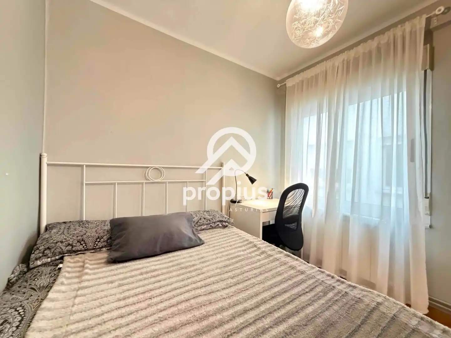 Schlafzimmer von Wohnung zum Verkauf in Oviedo  mit Heizung, Abstellraum und Möbliert