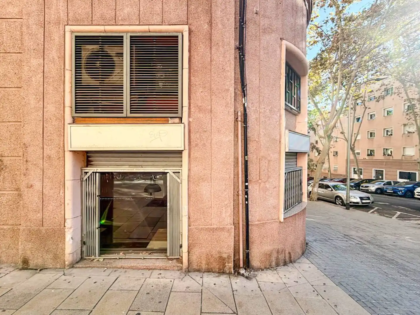 Exterior view of Commercial properties for sale in Barcelona  with Air Conditioner and Heating