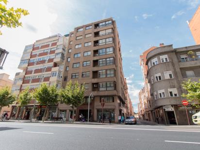 Exterior view of Flat for sale in Palencia Capital  with Air Conditioner