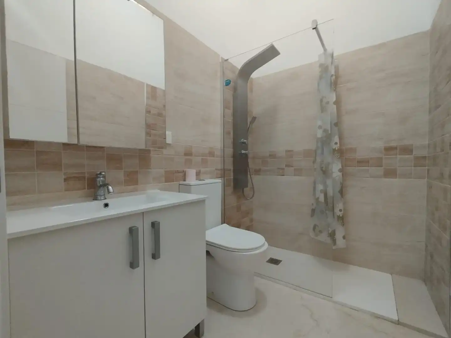 Baño de Casa adosada en venta en Guardamar del Segura con Aire acondicionado, Calefacción y Amueblado