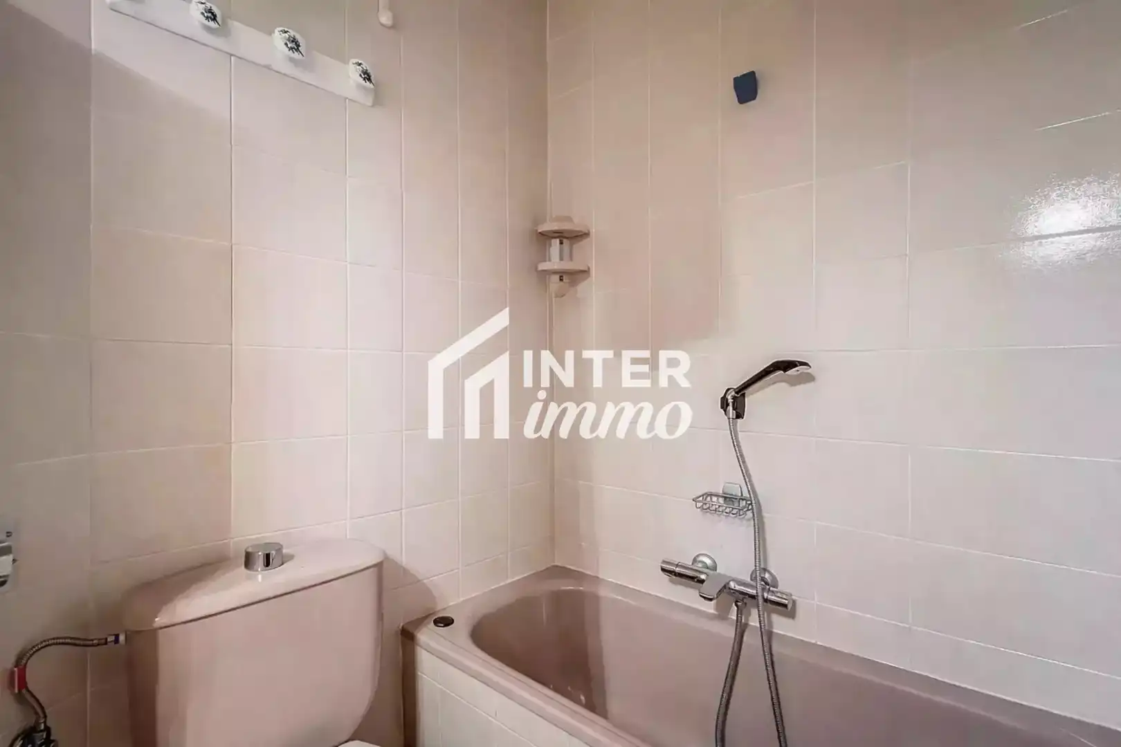 Baño de Apartamento en venta en Roses con Aire acondicionado, Terraza y Amueblado