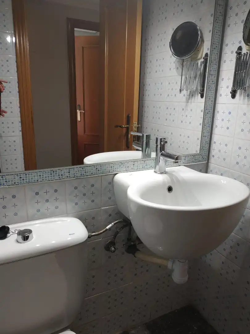 Baño de Piso de alquiler en Valencia con Amueblado, Horno y Lavadora