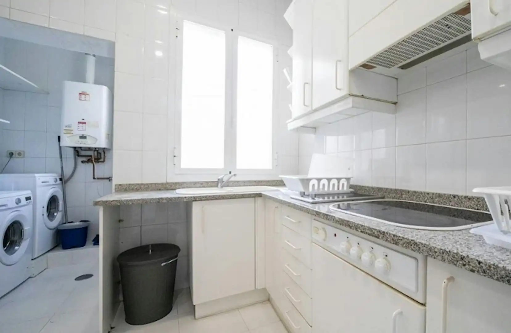 Kitchen of Flat for share in Madrid  with Heating, Furnished and Washing machine