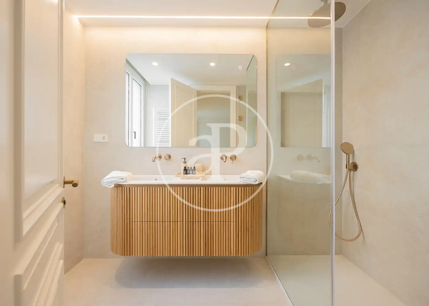 Bathroom of Flat for sale in Madrid  with Air Conditioner, Heating and Furnished