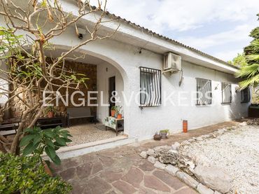 Casa amb piscina en venda a Godelleta