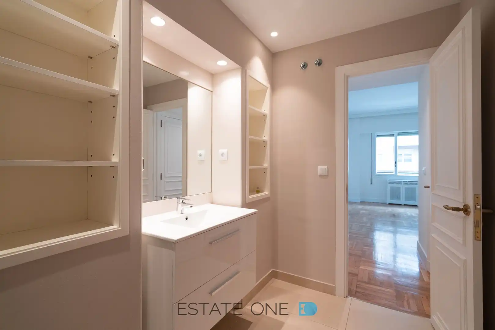 Bedroom of Flat for rent in Madrid  with Air Conditioner, Heating and Parquet flooring