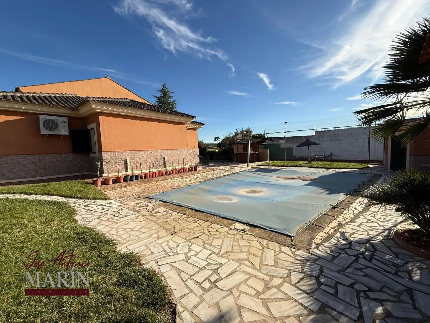 Piscina de Casa o chalet en venta en Badajoz con Aire acondicionado, Calefacción y Jardín privado