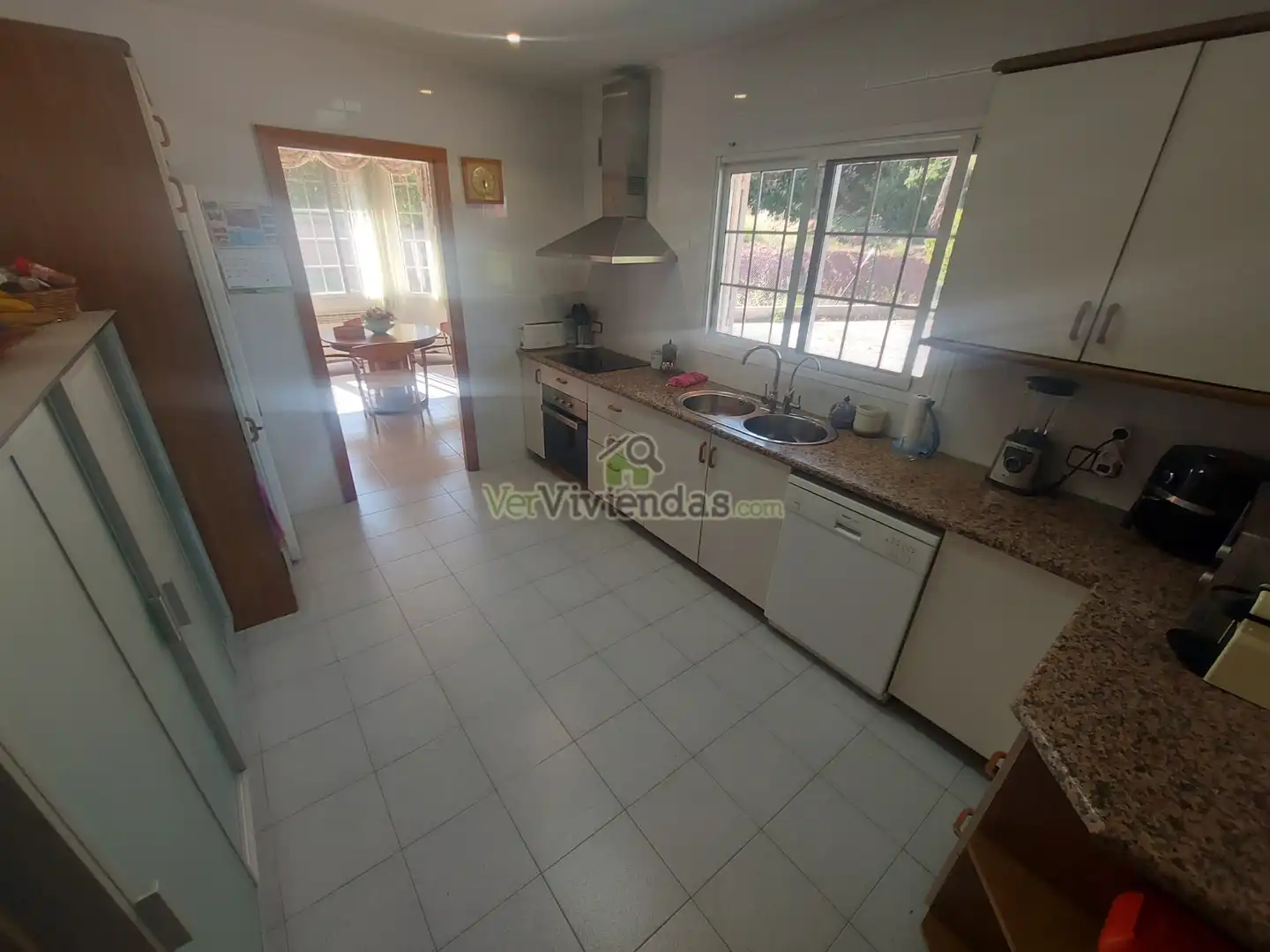 Cuina de Casa o xalet en venda en Torrelles de Llobregat amb Aire condicionat, Calefacció i Jardí privat