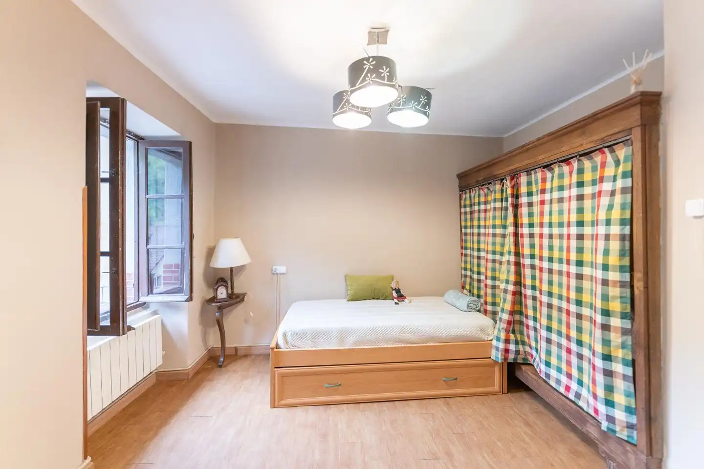 Habitación de Casa adosada en venta en Somiedo con Calefacción, Jardín privado y Terraza