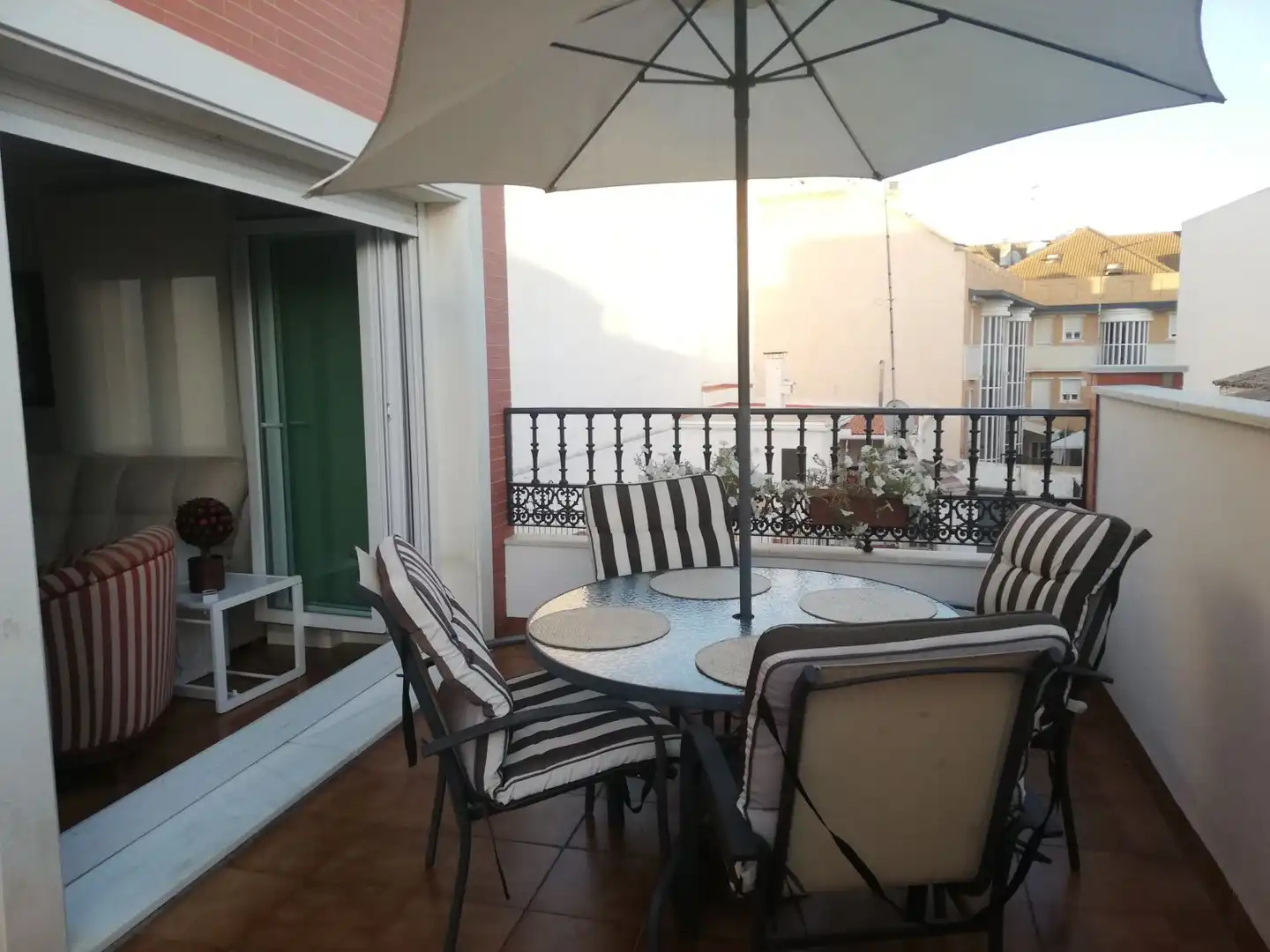 Terrasse von Dachboden zur Miete in Huelva mit Klimaanlage, Terrasse und Möbliert