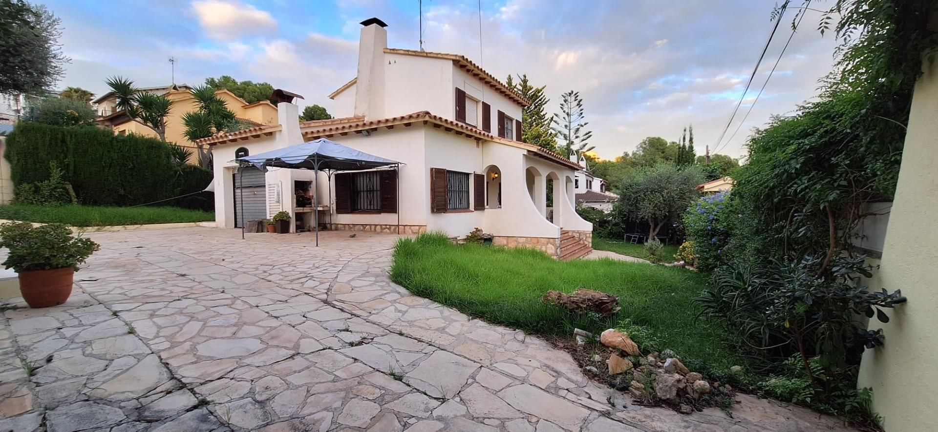 Exterior view of House or chalet for sale in El Vendrell  with Air Conditioner, Heating and Private garden