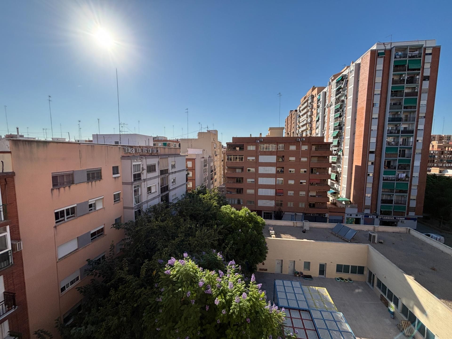 Vista exterior de Pis en venda en  Valencia Capital amb Aire condicionat i Balcó