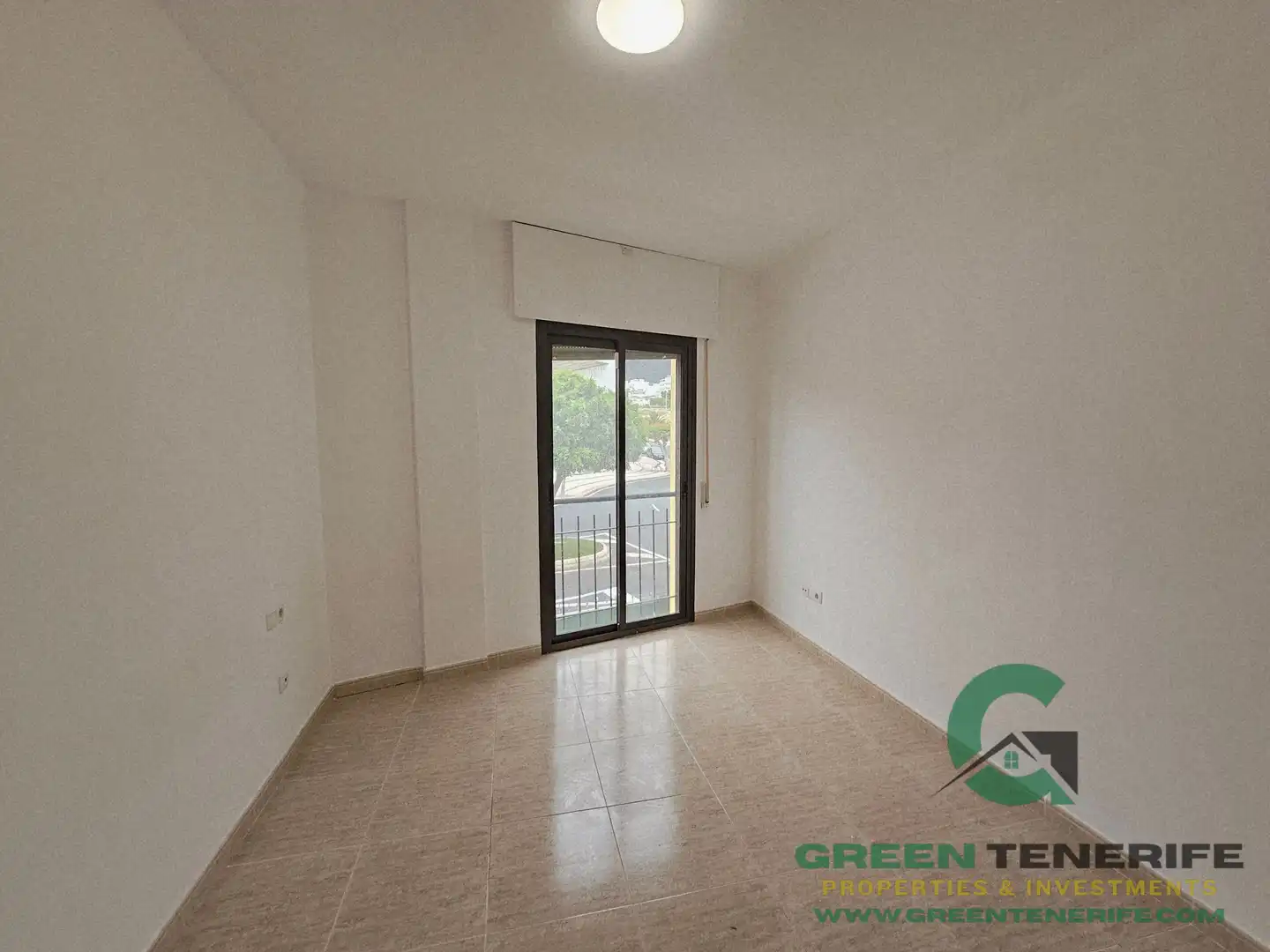 Vista exterior de Piso en venta en Adeje con Trastero y Balcón