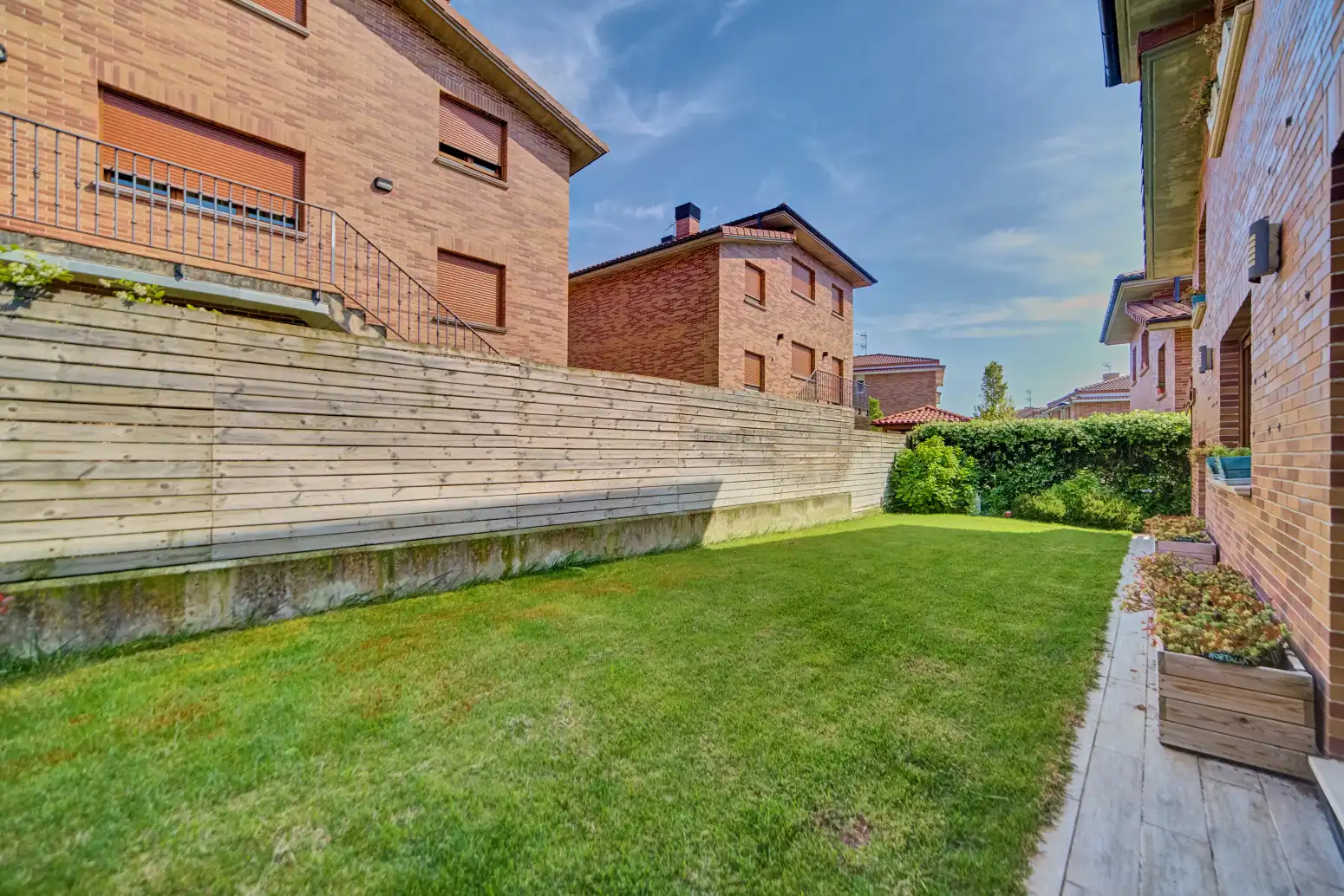 Vista exterior de Casa o chalet en venta en Orkoien con Calefacción, Parquet y Terraza