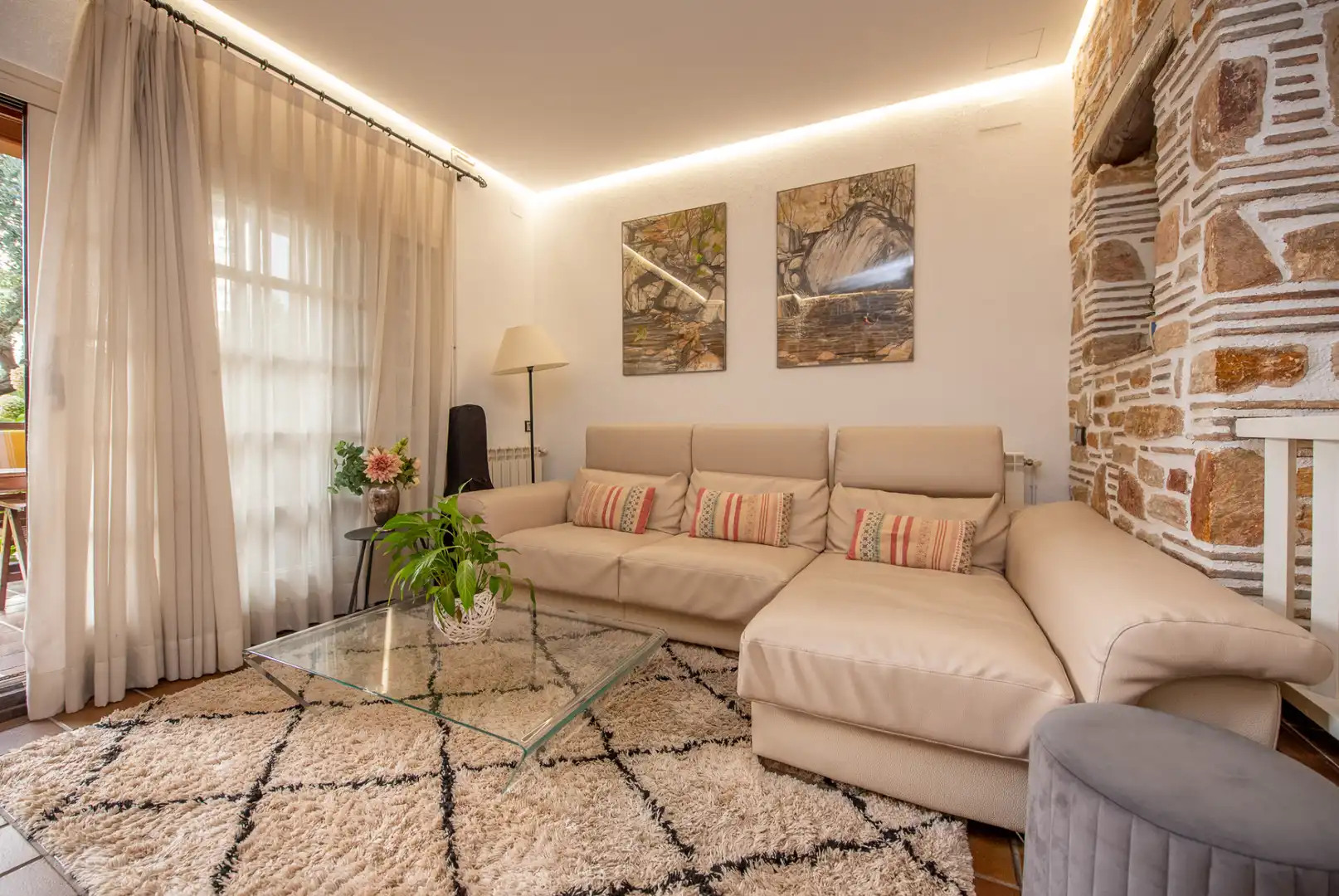 Sala de estar de Casa adosada de alquiler en Castell d'Aro, Platja d'Aro i s'Agaró con Calefacción, Jardín privado y Amueblado