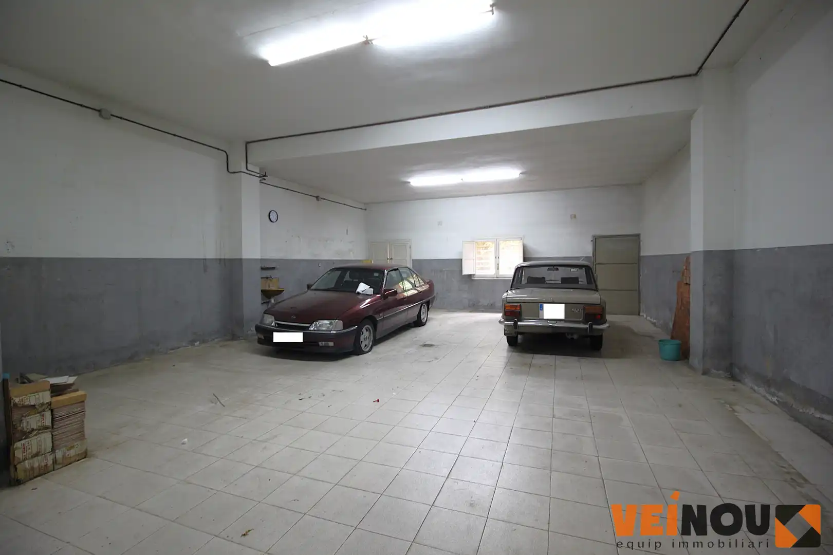 Parking de Casa adosada en venta en Cornellà de Llobregat con Terraza y Balcón