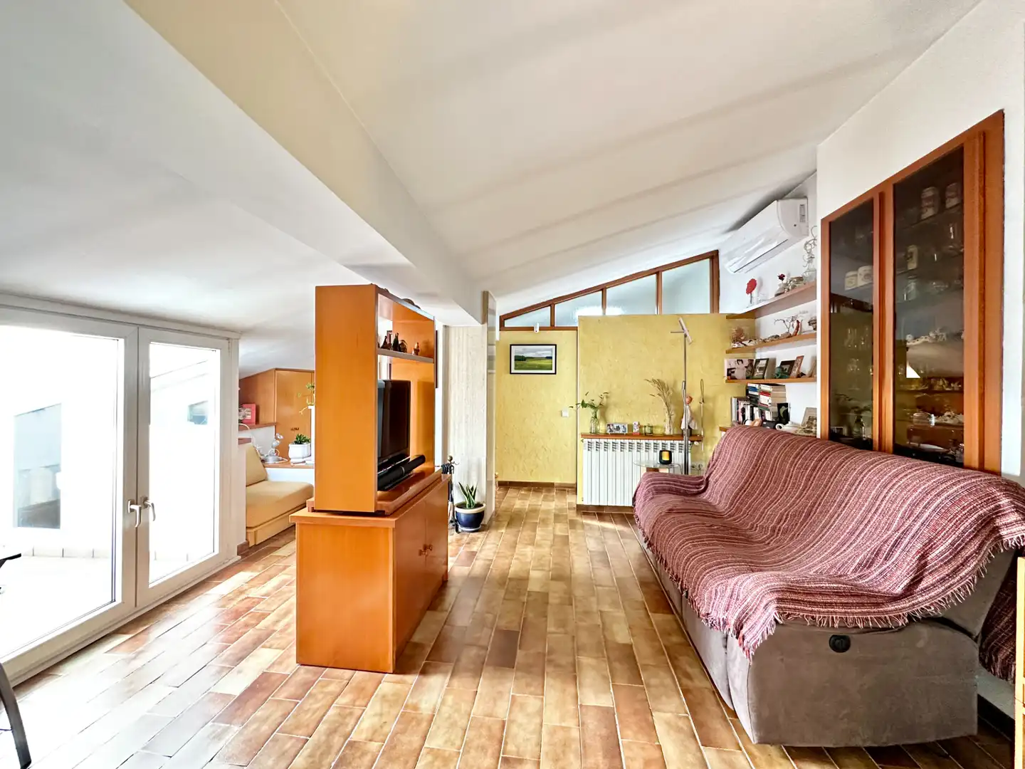 Sala de estar de Casa adosada en venta en Manlleu con Calefacción, Jardín privado y Trastero
