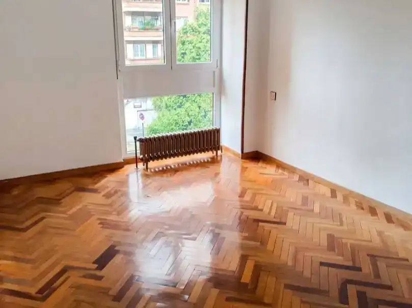 Habitación de Piso en venta en Oviedo  con Jardín privado, Parquet y Trastero