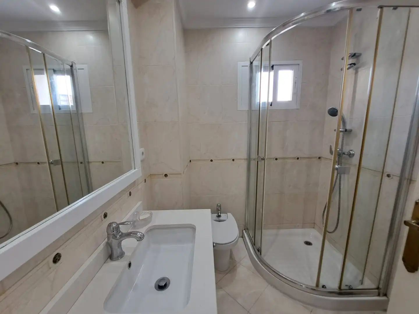 Bany de Pis de lloguer en Benalmádena amb Aire condicionat, Moblat i Piscina comunitària