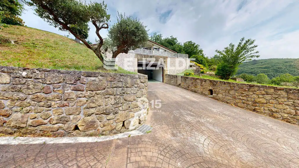 Vista exterior de Casa o xalet en venda en Hondarribia amb Calefacció, Jardí privat i Terrassa
