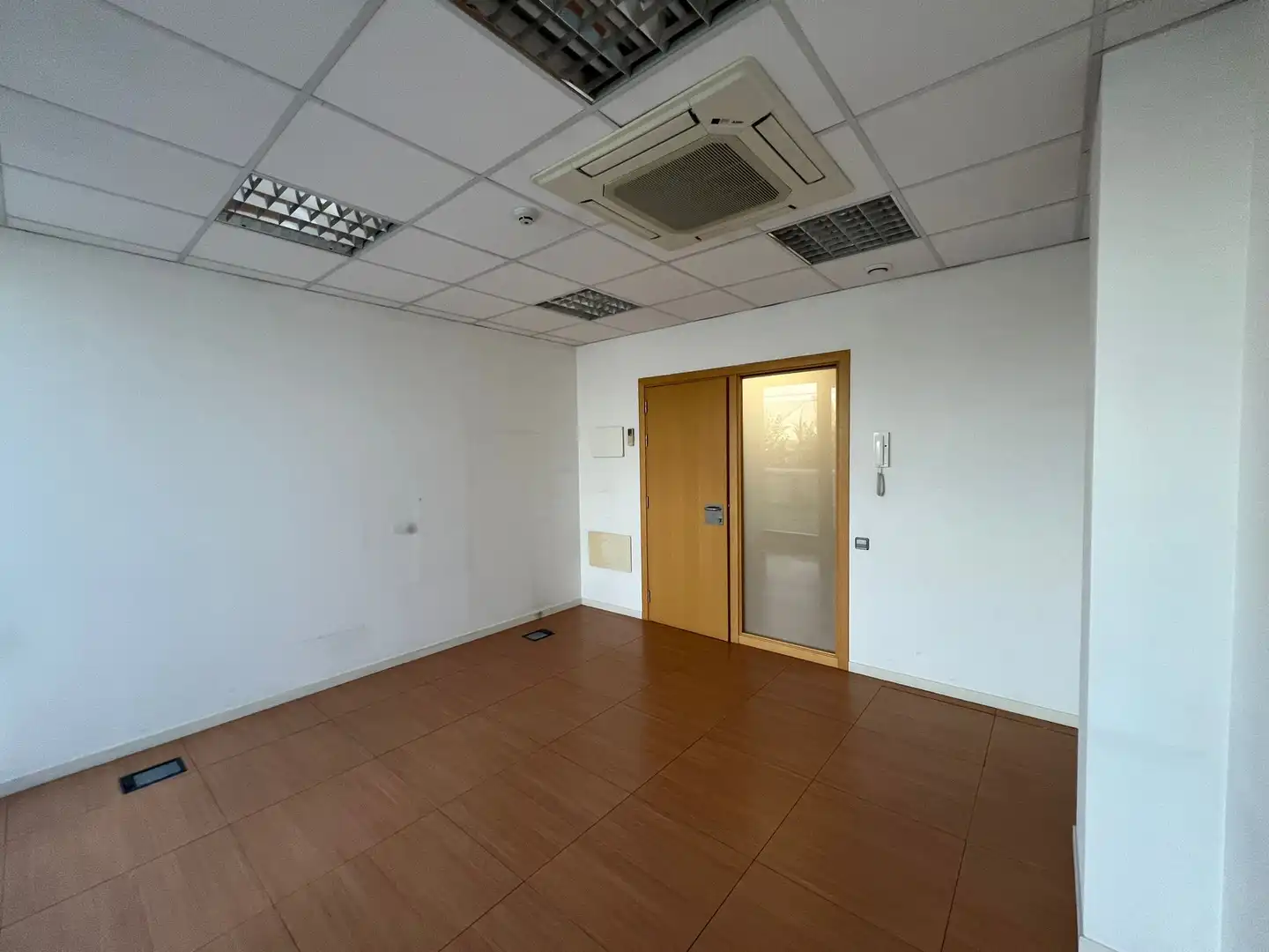 Büro zum Verkauf in Rubí mit Klimaanlage, Möbliert und Internet