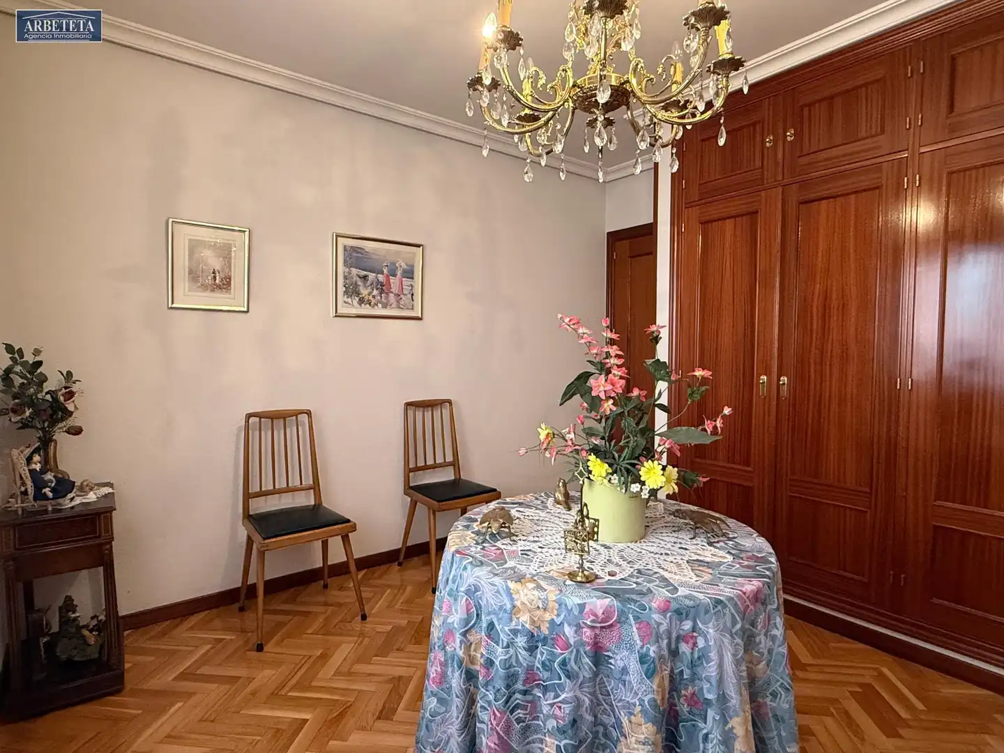 Esszimmer von Einfamilien-Reihenhaus zum Verkauf in Guadalajara mit Heizung, Parkett und Terrasse