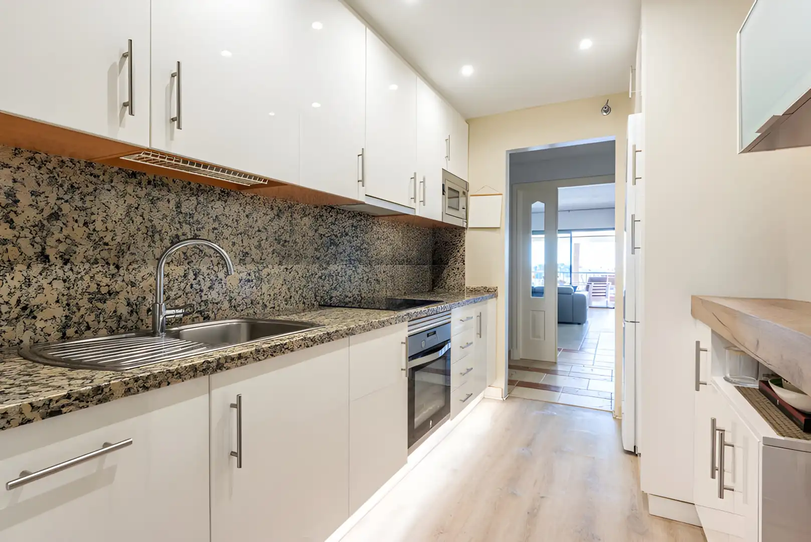 Cuina de Apartament en venda en Estepona amb Aire condicionat, Terrassa i Traster