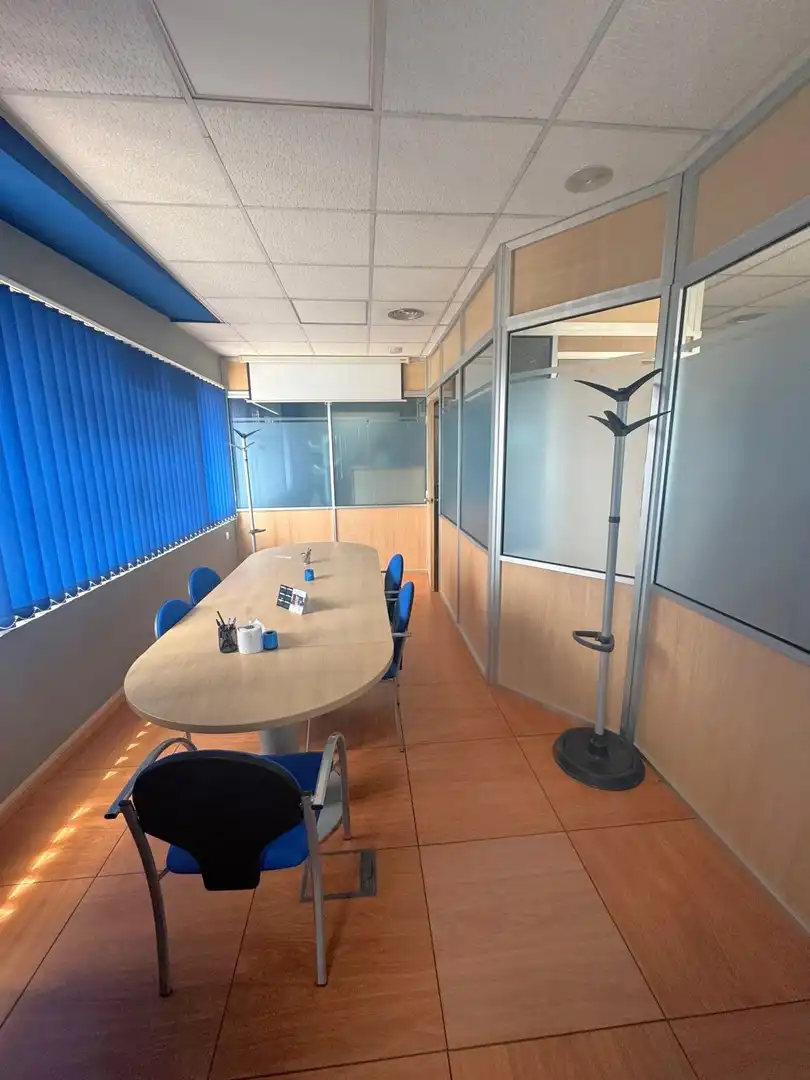 Büro zur Miete in Meco mit Klimaanlage und Möbliert