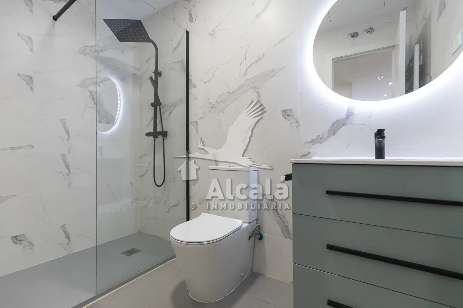 Bathroom of Flat for sale in Caballería Española