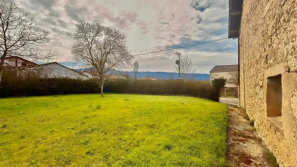 Residencial en venta en San Millán / Donemiliaga