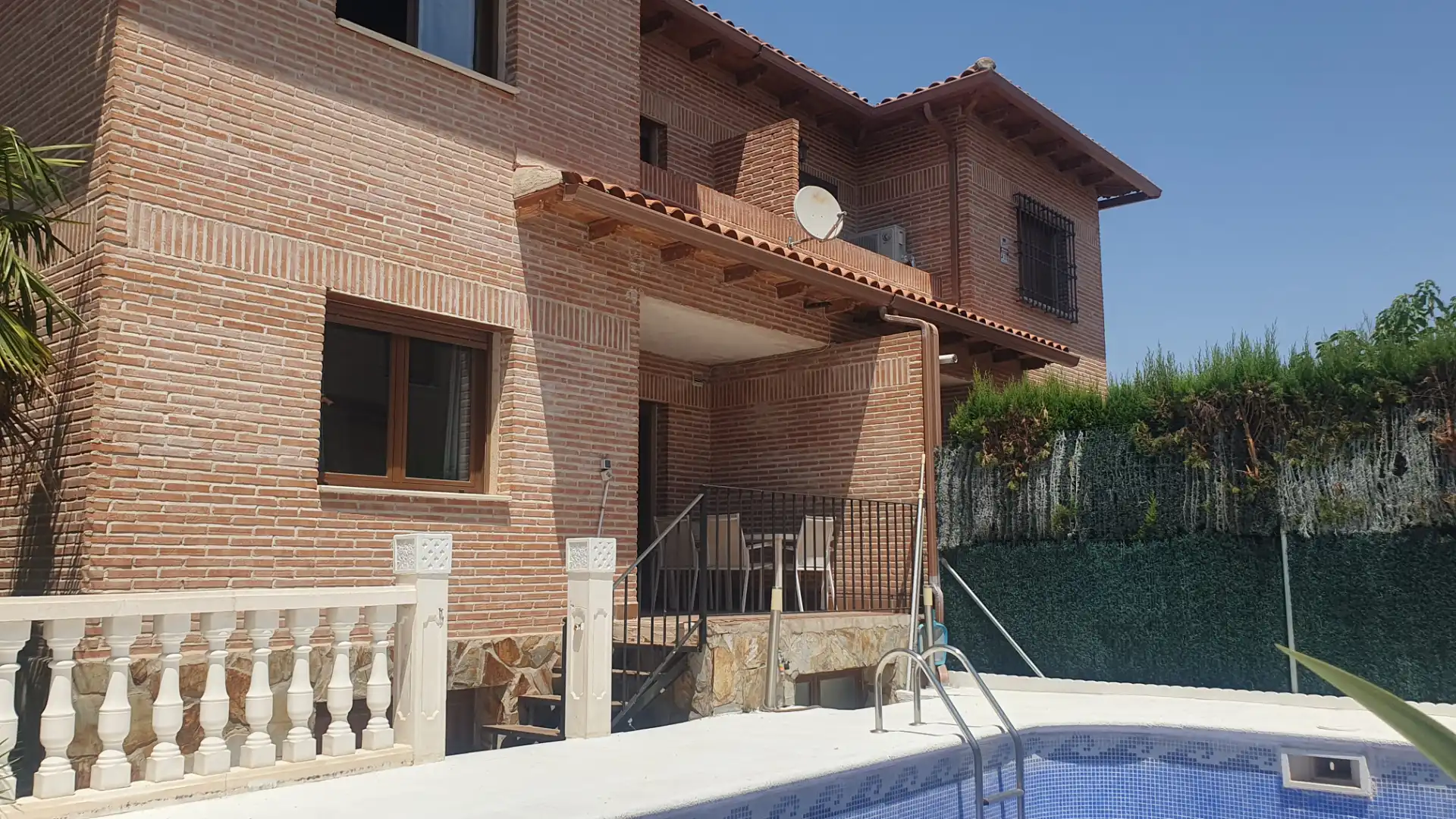 Piscina de Casa adosada en venda en Olías del Rey amb Aire condicionat, Calefacció i Jardí privat