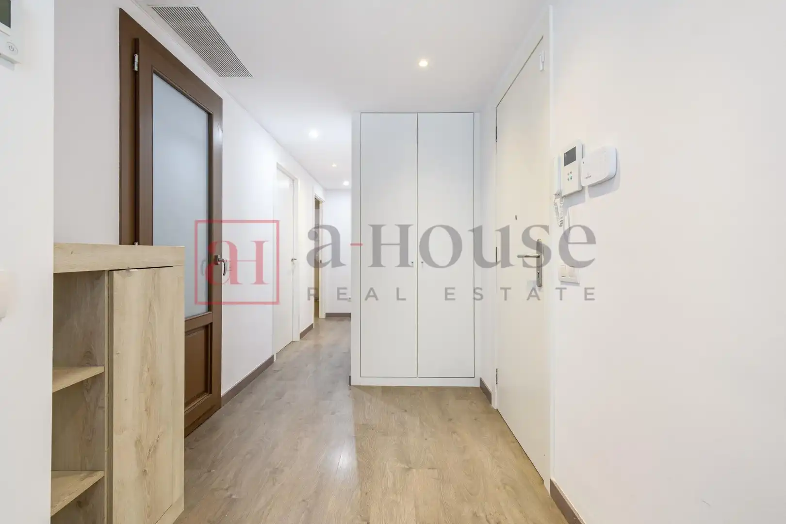 Flat for sale in Barcelona  with Air Conditioner, Heating and Parquet flooring