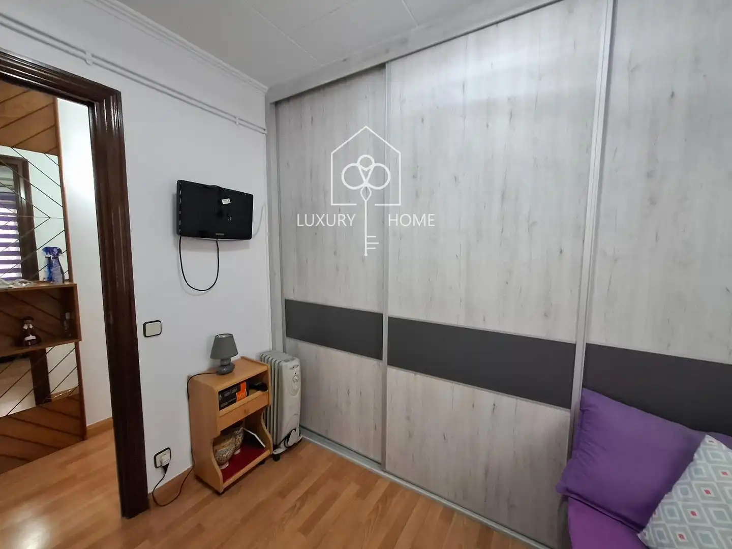Habitación de Ático en venta en L'Hospitalet de Llobregat con Aire acondicionado, Calefacción y Parquet