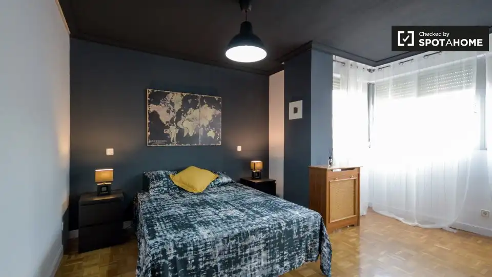 Habitación de Piso de alquiler en Alcalá de Henares con Aire acondicionado, Calefacción y Amueblado